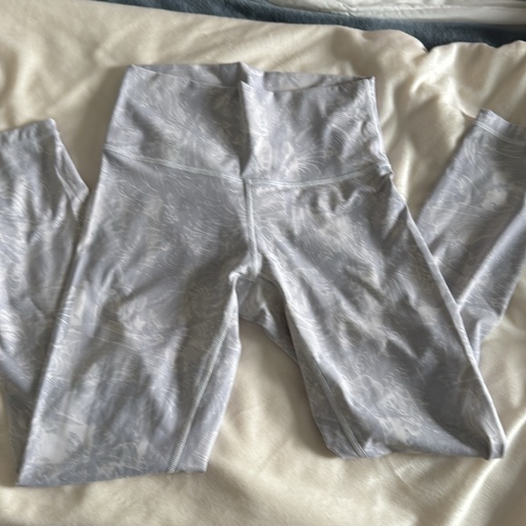 Lululemon Gray Patterned Leggings - Align - Picture 2 of 5